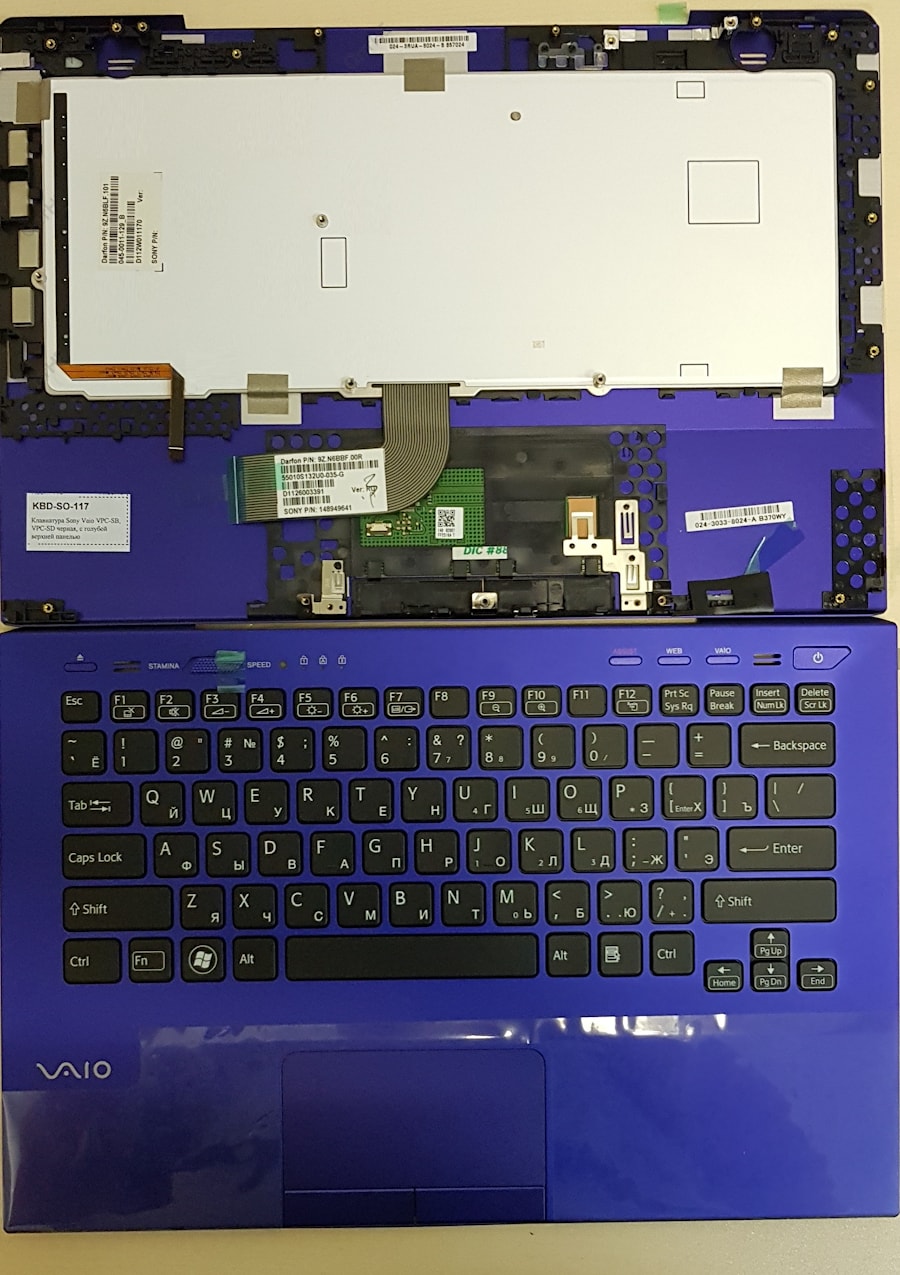 Клавиатура для ноутбука Sony Vaio VPC-SB, VPC-SD черная, верхняя панель в сборе (синяя)