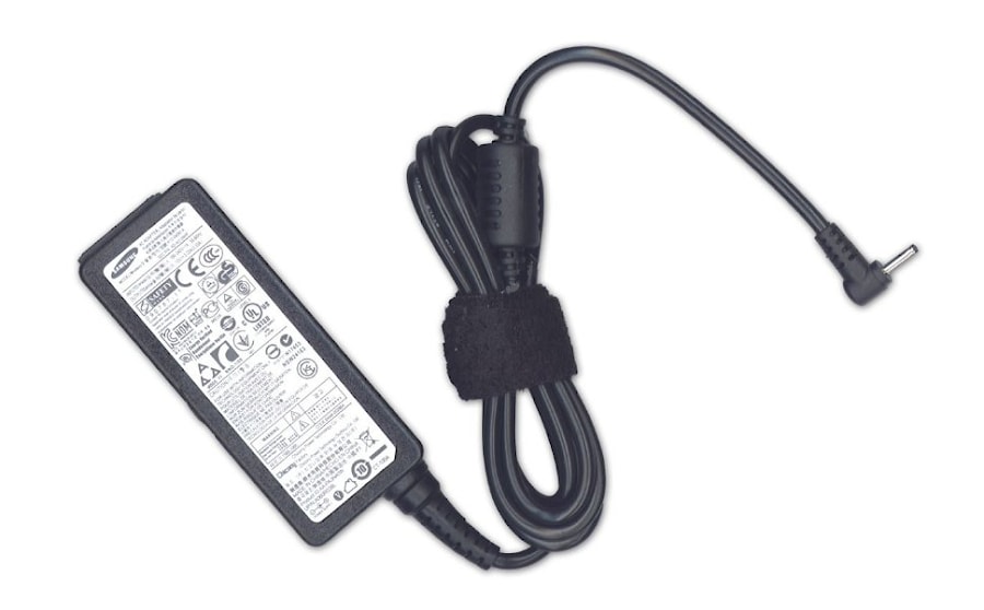 Блок питания (зарядное) Samsung 2.5x0.7мм, 40W (12V, 3.33A) без сетевого кабеля