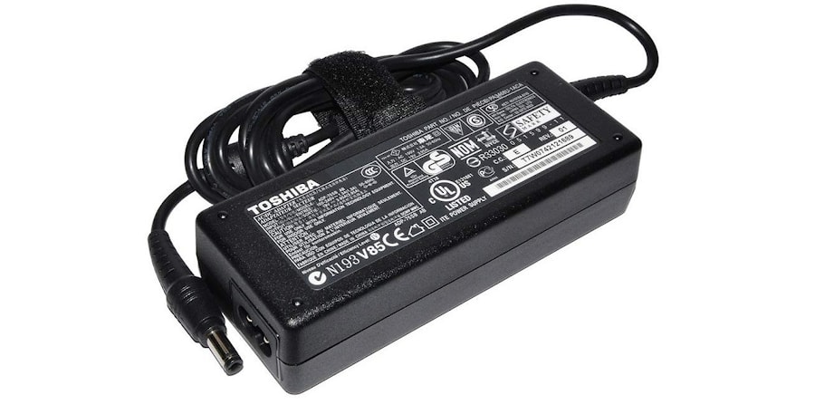 Блок питания (зарядное) Toshiba 5.5x2.5мм, 90W (19V, 4.74A) без сетевого кабеля
