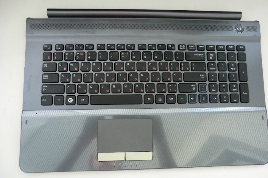 Клавиатура для ноутбука Samsung RC710, RC711 черная, верхняя панель в сборе